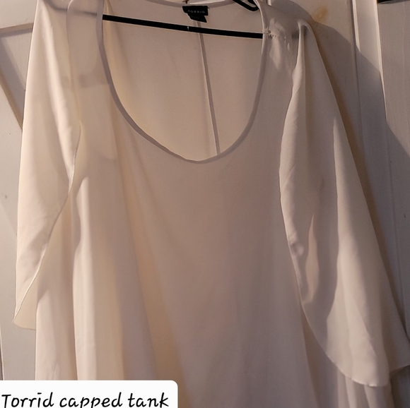 Torrid capped shell/tank size 2 - Picture 1 of 4